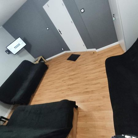 3030 Jana Spychalskiego 32 - Tanie Pokoje W Apartamencie - Samodzielne Zameldowanie - Self Check In Posen Exterior foto