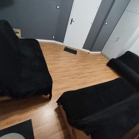3030 Jana Spychalskiego 32 - Tanie Pokoje W Apartamencie - Samodzielne Zameldowanie - Self Check In Posen Exterior foto