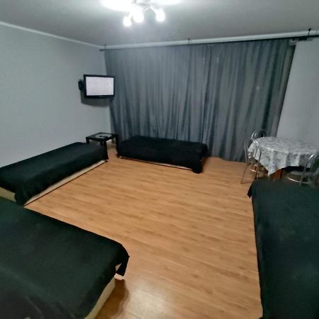 3030 Jana Spychalskiego 32 - Tanie Pokoje W Apartamencie - Samodzielne Zameldowanie - Self Check In Posen Exterior foto