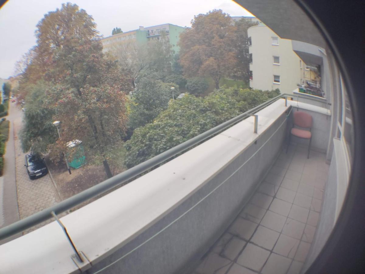 3030 Jana Spychalskiego 32 - Tanie Pokoje W Apartamencie - Samodzielne Zameldowanie - Self Check In Posen Exterior foto