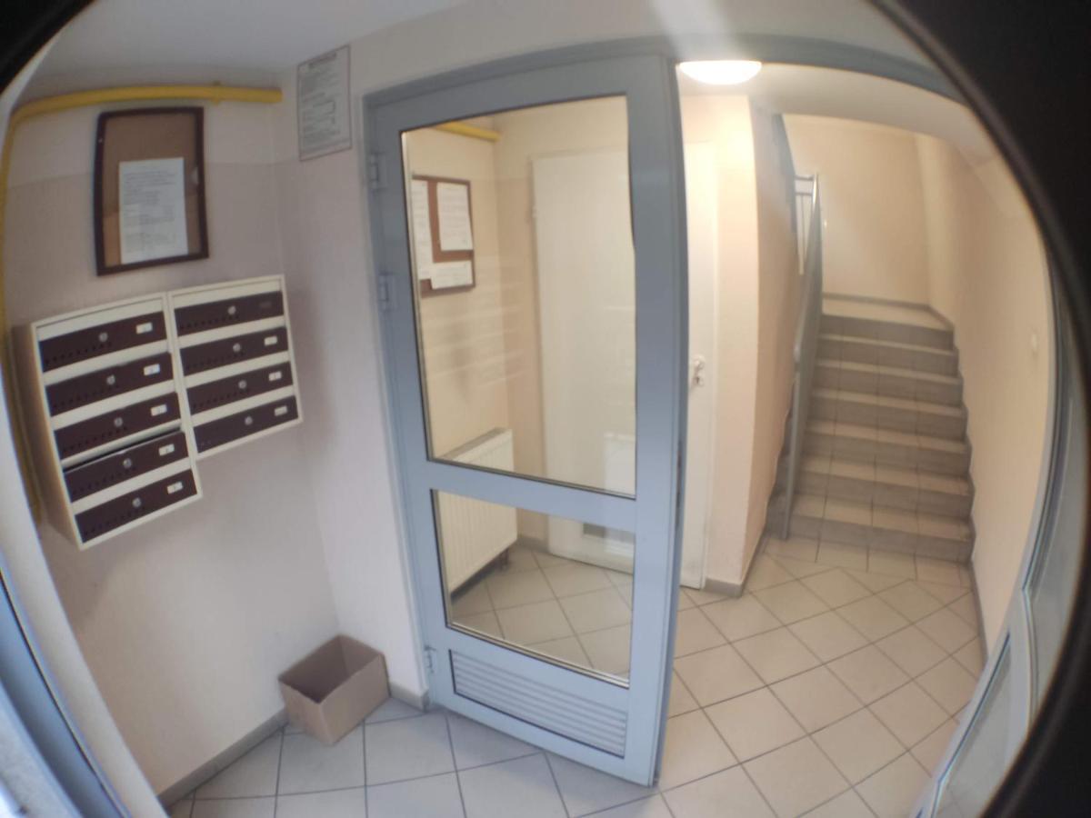 3030 Jana Spychalskiego 32 - Tanie Pokoje W Apartamencie - Samodzielne Zameldowanie - Self Check In Posen Exterior foto