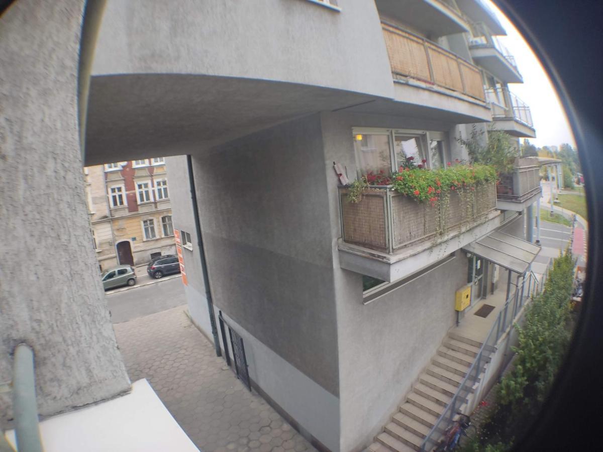 3030 Jana Spychalskiego 32 - Tanie Pokoje W Apartamencie - Samodzielne Zameldowanie - Self Check In Posen Exterior foto