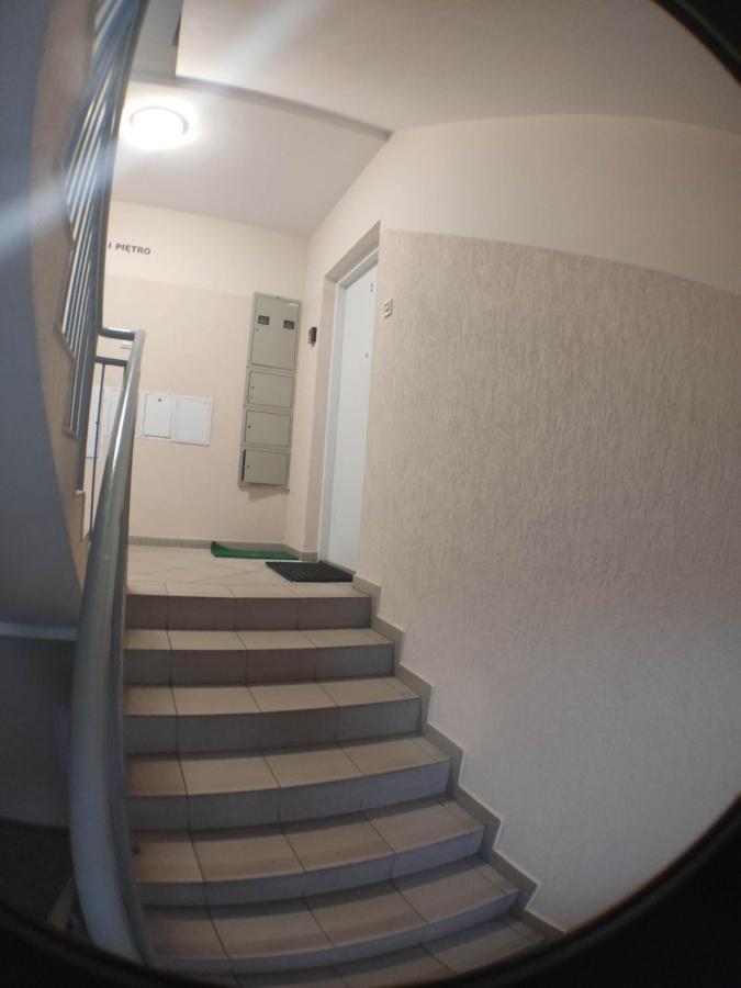3030 Jana Spychalskiego 32 - Tanie Pokoje W Apartamencie - Samodzielne Zameldowanie - Self Check In Posen Exterior foto