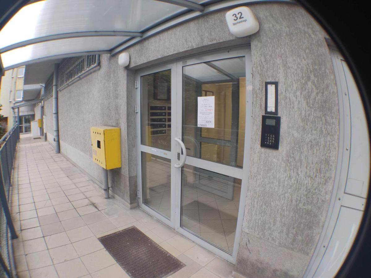 3030 Jana Spychalskiego 32 - Tanie Pokoje W Apartamencie - Samodzielne Zameldowanie - Self Check In Posen Exterior foto