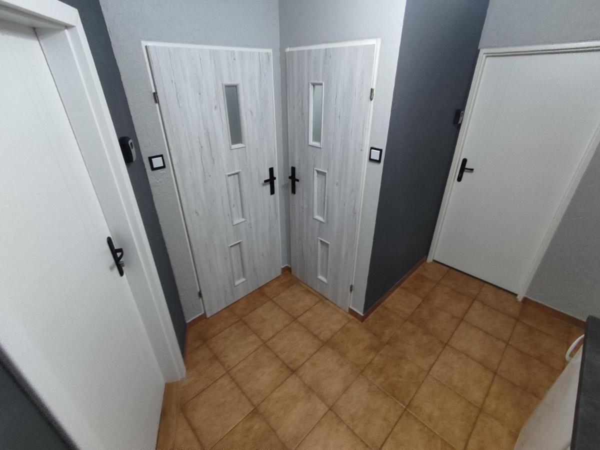 3030 Jana Spychalskiego 32 - Tanie Pokoje W Apartamencie - Samodzielne Zameldowanie - Self Check In Posen Exterior foto