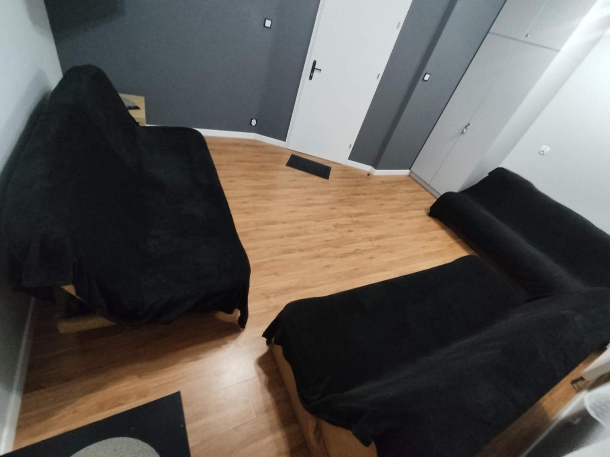 3030 Jana Spychalskiego 32 - Tanie Pokoje W Apartamencie - Samodzielne Zameldowanie - Self Check In Posen Exterior foto