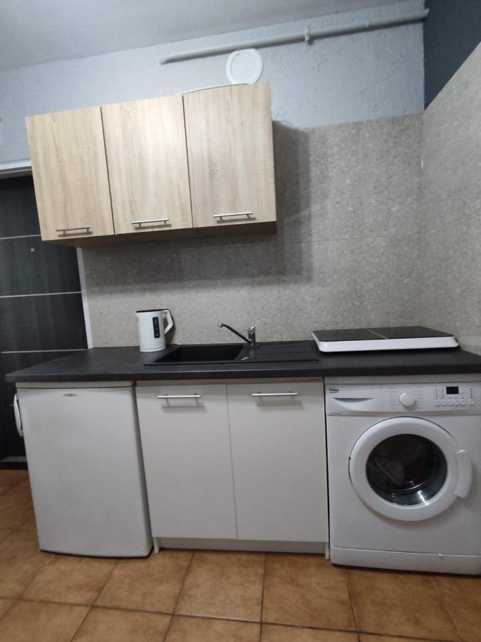 3030 Jana Spychalskiego 32 - Tanie Pokoje W Apartamencie - Samodzielne Zameldowanie - Self Check In Posen Exterior foto