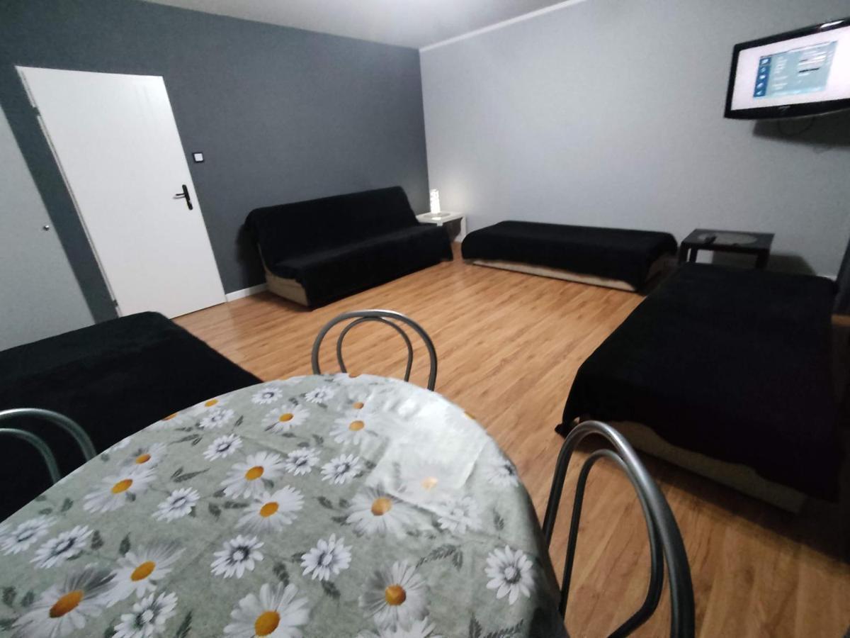 3030 Jana Spychalskiego 32 - Tanie Pokoje W Apartamencie - Samodzielne Zameldowanie - Self Check In Posen Exterior foto