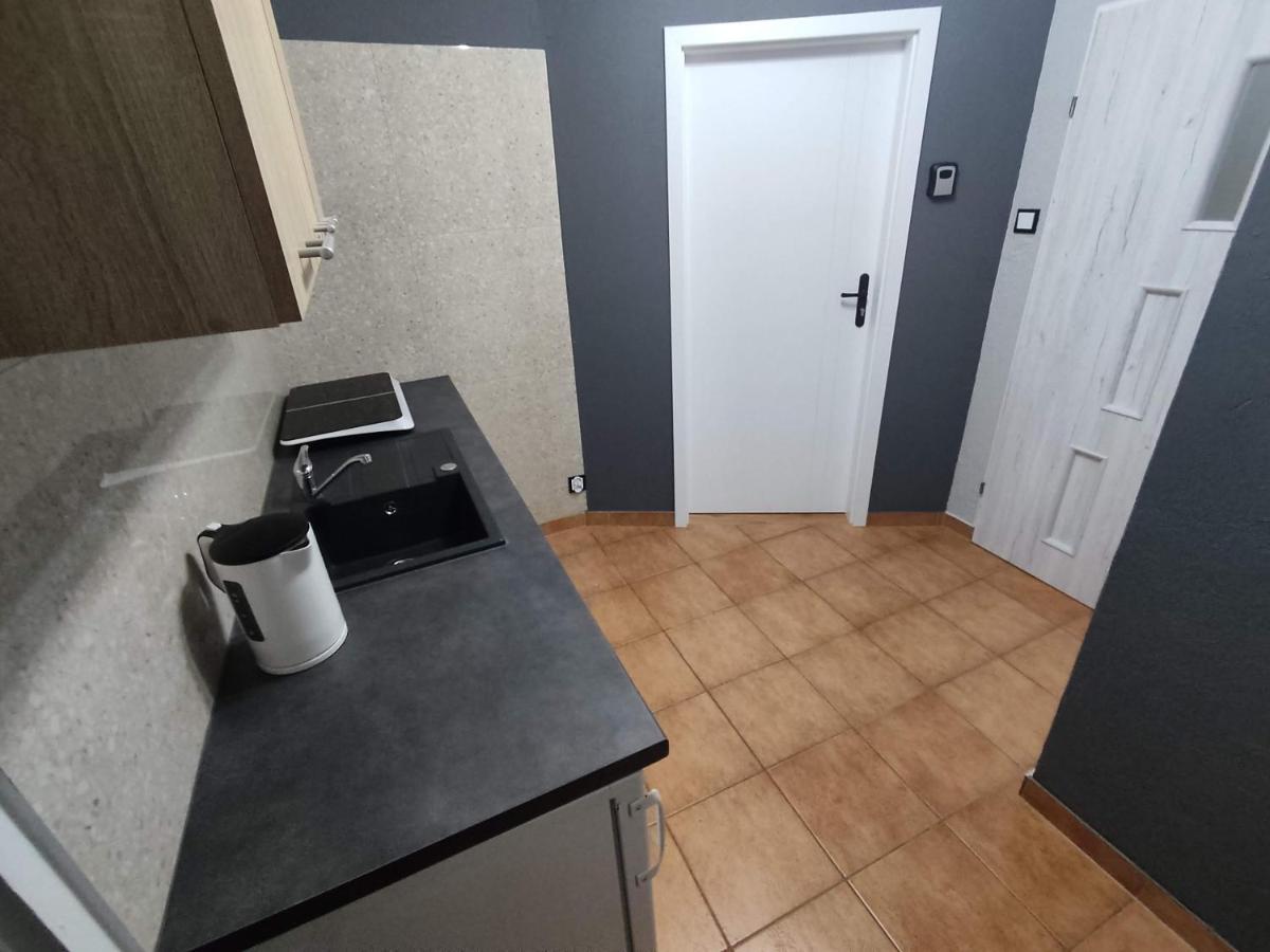 3030 Jana Spychalskiego 32 - Tanie Pokoje W Apartamencie - Samodzielne Zameldowanie - Self Check In Posen Exterior foto