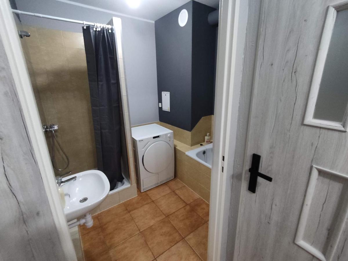 3030 Jana Spychalskiego 32 - Tanie Pokoje W Apartamencie - Samodzielne Zameldowanie - Self Check In Posen Exterior foto