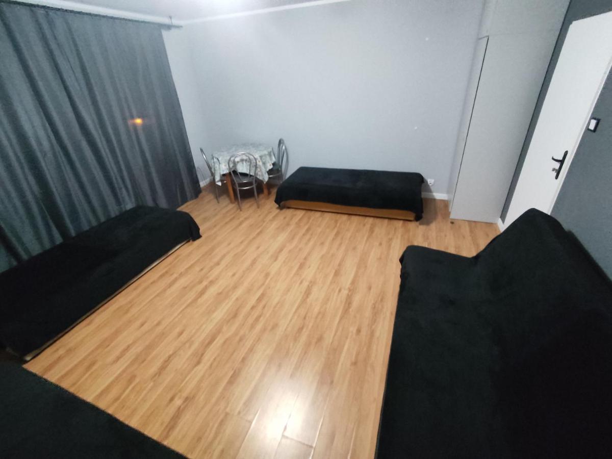 3030 Jana Spychalskiego 32 - Tanie Pokoje W Apartamencie - Samodzielne Zameldowanie - Self Check In Posen Exterior foto
