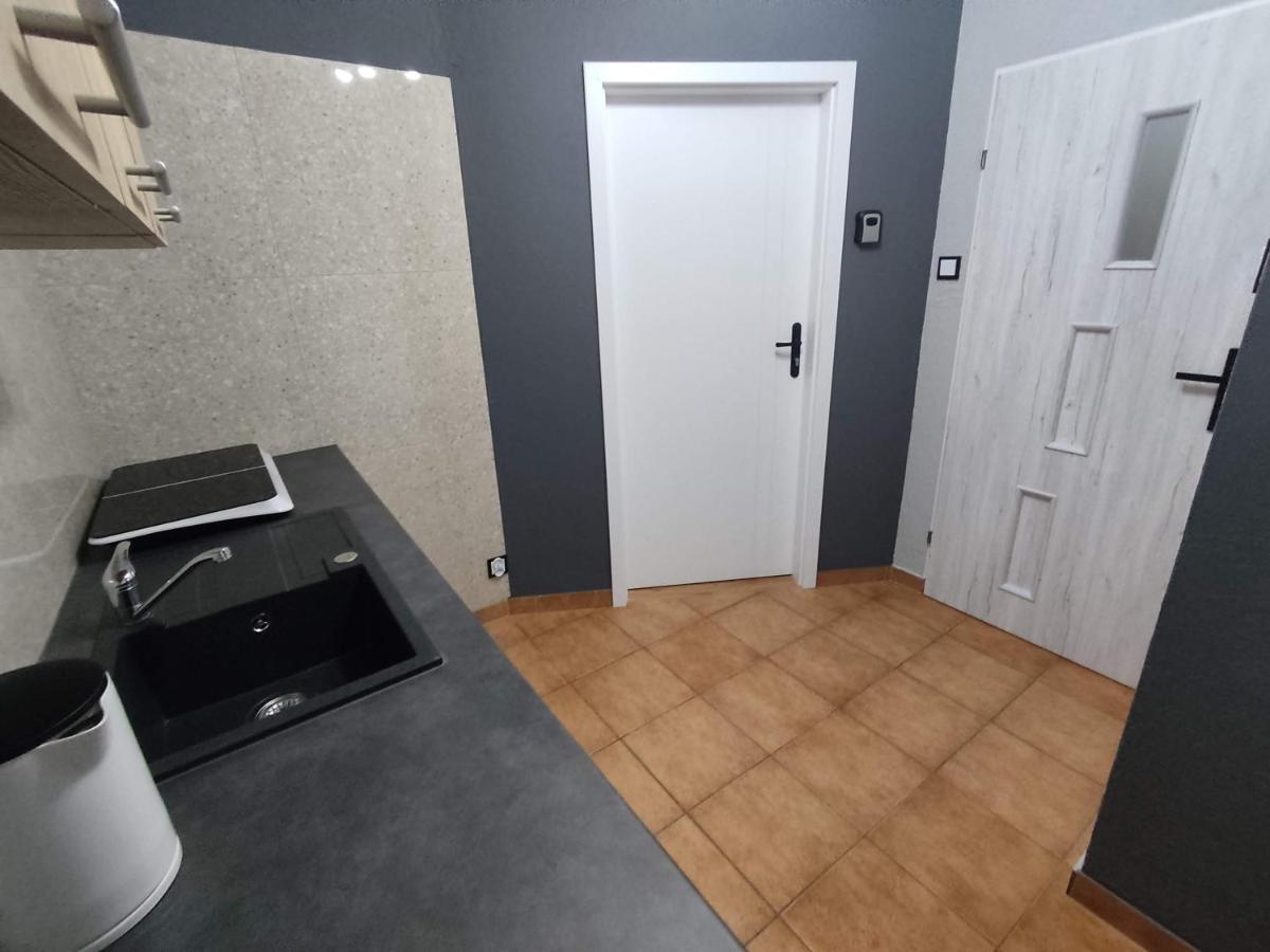 3030 Jana Spychalskiego 32 - Tanie Pokoje W Apartamencie - Samodzielne Zameldowanie - Self Check In Posen Exterior foto
