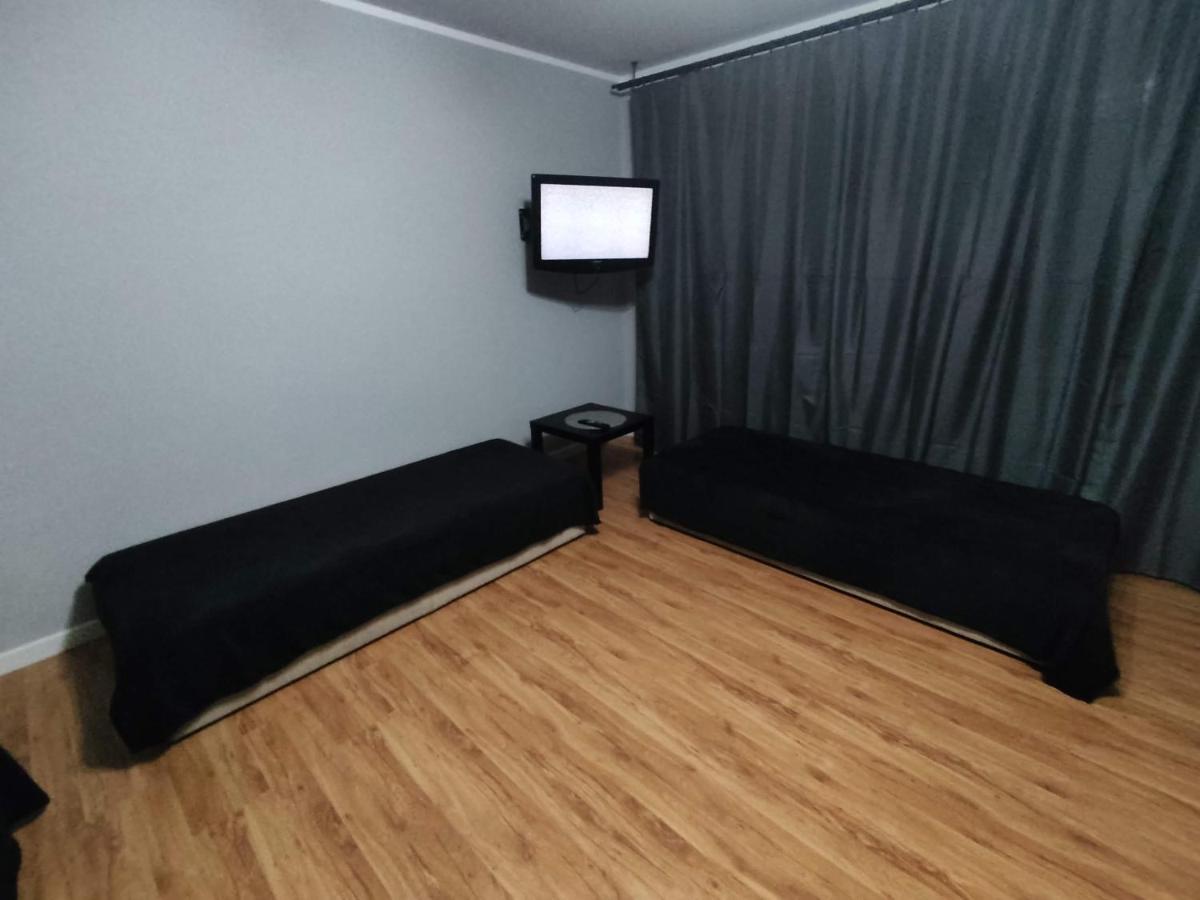 3030 Jana Spychalskiego 32 - Tanie Pokoje W Apartamencie - Samodzielne Zameldowanie - Self Check In Posen Exterior foto