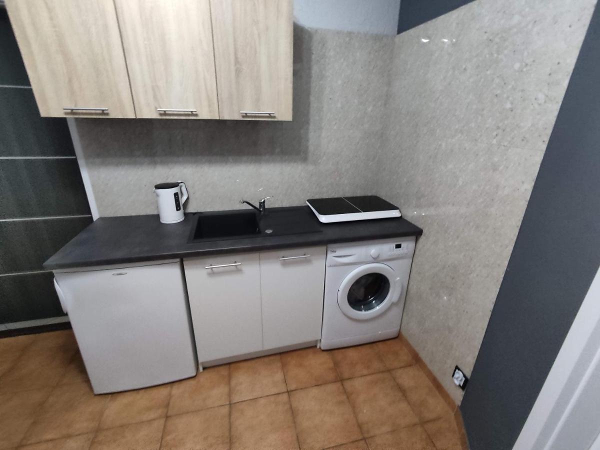 3030 Jana Spychalskiego 32 - Tanie Pokoje W Apartamencie - Samodzielne Zameldowanie - Self Check In Posen Exterior foto