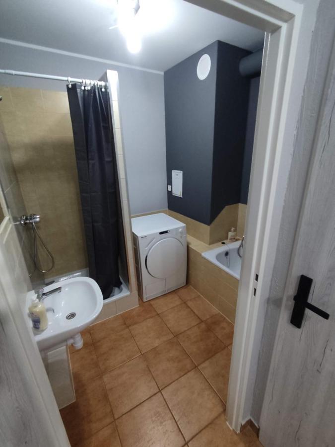 3030 Jana Spychalskiego 32 - Tanie Pokoje W Apartamencie - Samodzielne Zameldowanie - Self Check In Posen Exterior foto