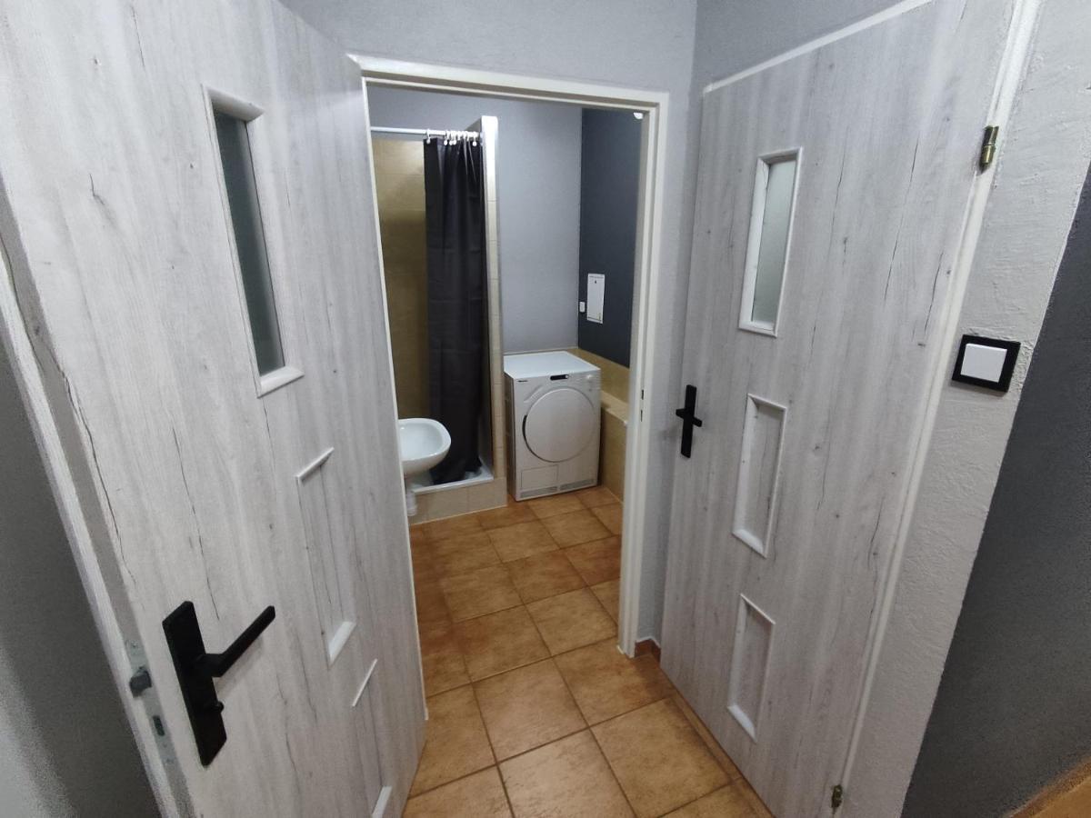 3030 Jana Spychalskiego 32 - Tanie Pokoje W Apartamencie - Samodzielne Zameldowanie - Self Check In Posen Exterior foto