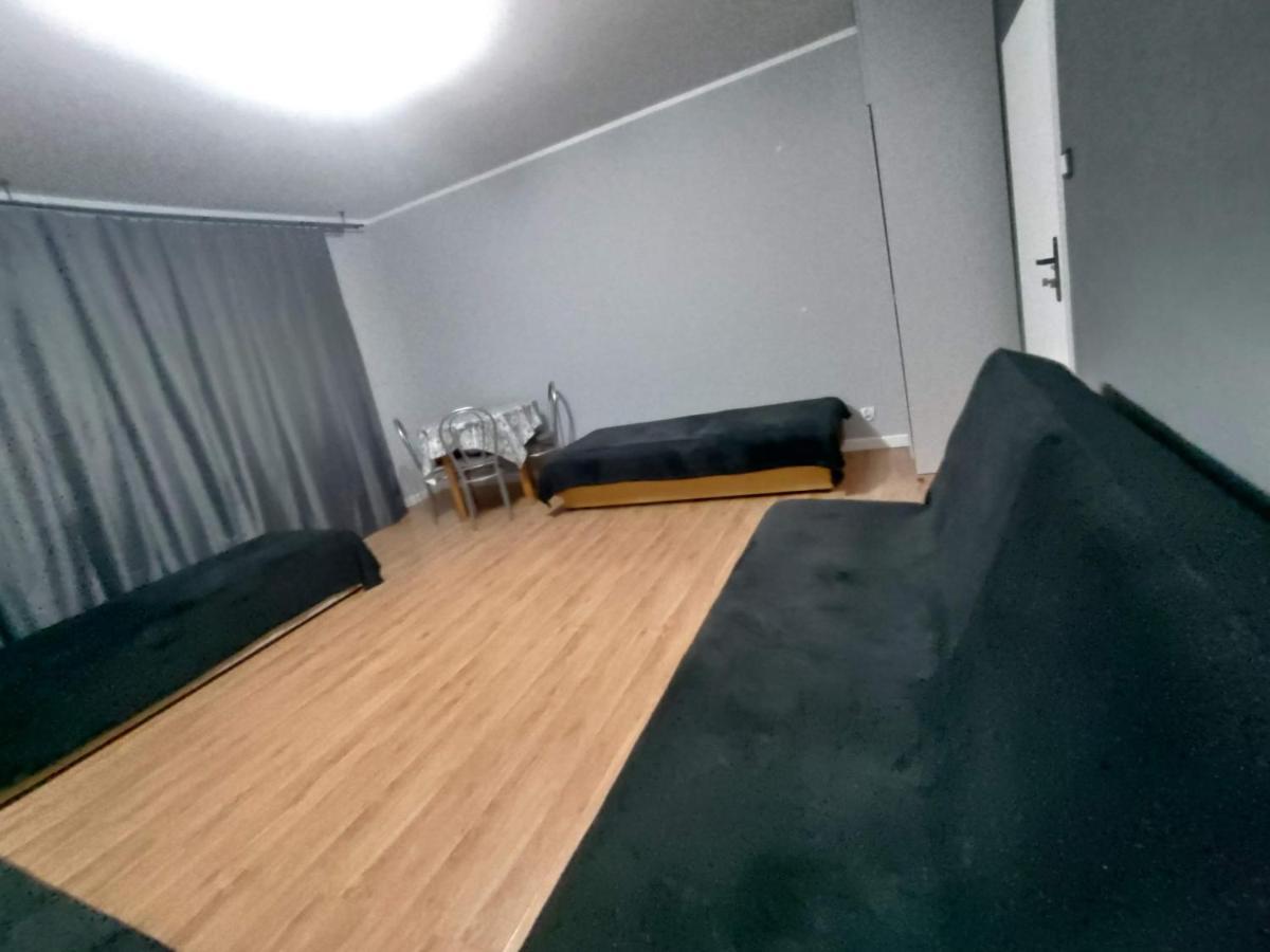 3030 Jana Spychalskiego 32 - Tanie Pokoje W Apartamencie - Samodzielne Zameldowanie - Self Check In Posen Exterior foto