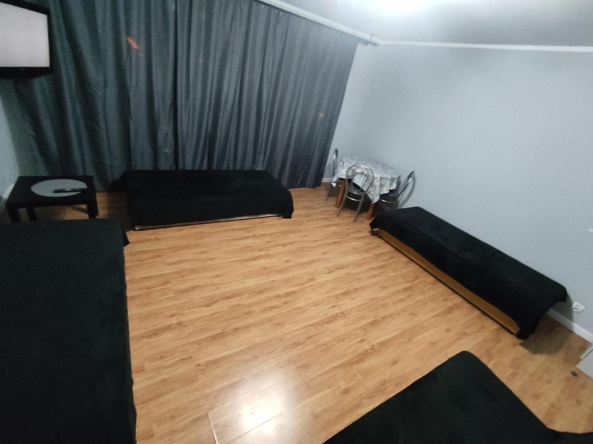 3030 Jana Spychalskiego 32 - Tanie Pokoje W Apartamencie - Samodzielne Zameldowanie - Self Check In Posen Exterior foto